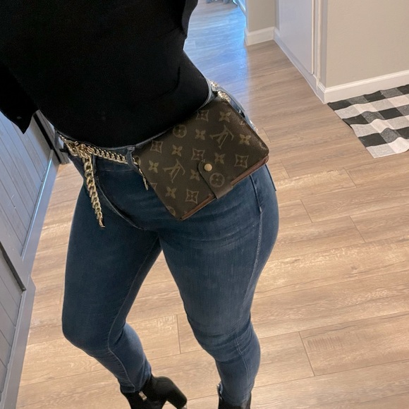 Louis Vuitton Handbags - 💯AUTH Louis Vuitton belt bag